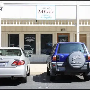 Linda's studio located in the Barnyard Shopping Center in downtown Clovis, CA.