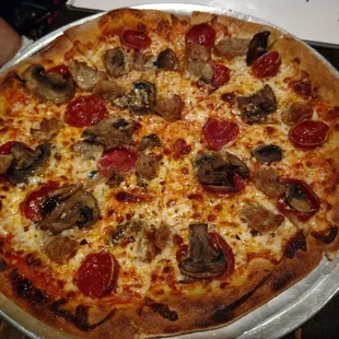 Some of the best pizza I've had at any establishment . Bar or not !