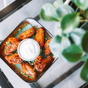 chicken wings with ranch dip