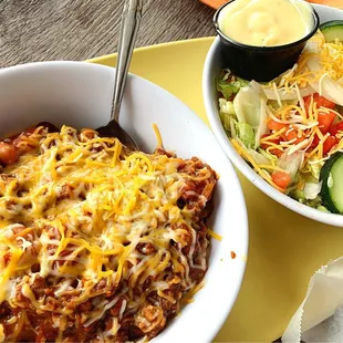 Chili &amp; house salad