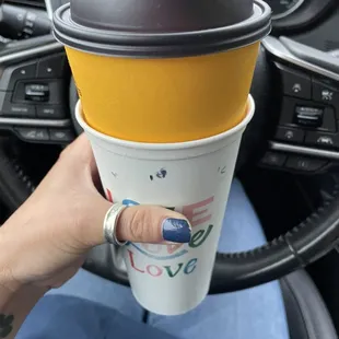 Arrived to my destination 13 minutes after purchasing my coffee it started leaking!