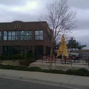 a mcdonald's on a cloudy day