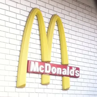 the logo of a fast food restaurant