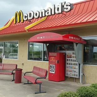 How cool is that? An outdoor eating area and a Red Box kiosk.