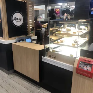 No one in the kitchen was wearing a face mask. My first McDonald's that didn't care for the public's safety