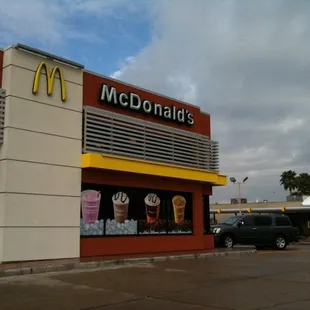 a mcdonald's on a cloudy day