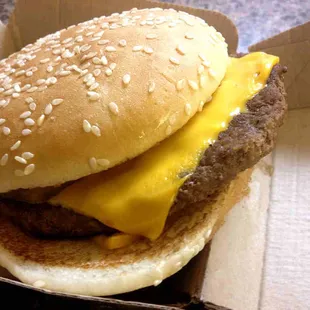 Quarter Pounder w Cheese - McDonald&apos;s - Kirkland