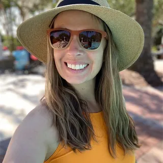 Alli T.