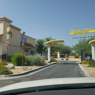 the entrance to a fast food restaurant