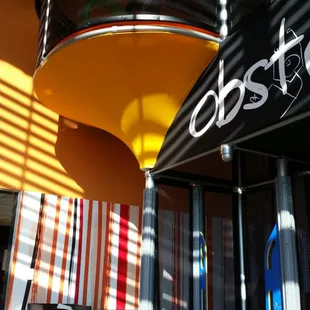 the outside of the restaurant