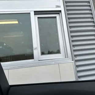 Waiting 10 minutes for a coffee