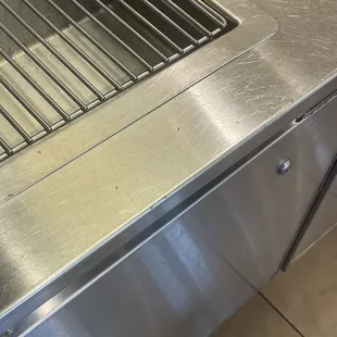 Look closely and you see ants by soda machines. Gross!!