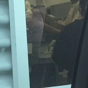 Employee not wearing gloves