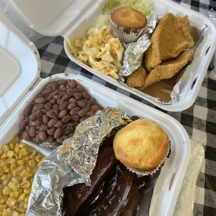 Cabbage, Mac and cheese, catfish, corn, bbq hot link, beans and rice, and corn bread.