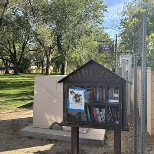 FREE LITTLE LIBRARY!