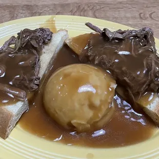 Open face roast beef sandwich