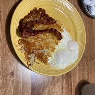 Legends breakfast with bacon