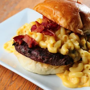 a hamburger with macaroni and cheese