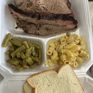 Brisket plate, macaroni, green beans