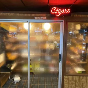 Humidified cigar room