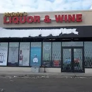 the front of a liquor and wine store