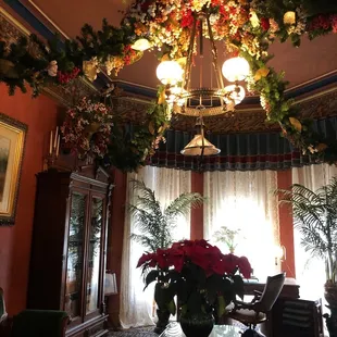 Christmas decor, this room in the style of old Christmas cards which sometimes featured flower motif