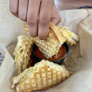 Mac n cheese dippers