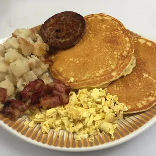 a plate of breakfast food