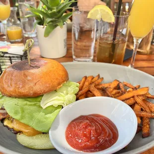 Mckinley &apos;s Burger