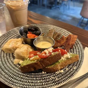 Girls breakfast and blueberry sage？latte（seasonal）.Yum！