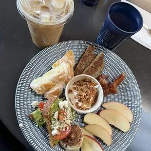 Girl Breakfast &amp; Iced pumpkin latte with oatmilk