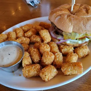 Cheeseburger and tots