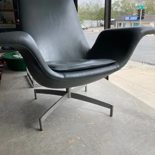 Space age style chair