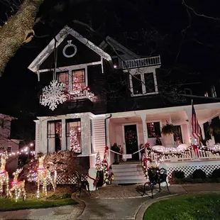 Inviting atmosphere &amp; expensive high class restaurant 12/23/24