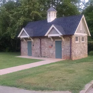 Bathrooms look like a quaint cottage.