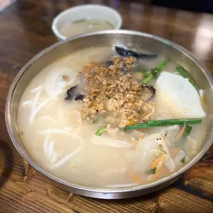 Knife Cut Noodle in Chicken Broth (Kalguksu)