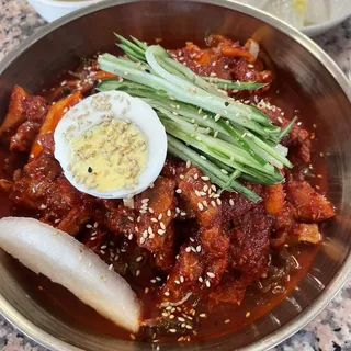 Cold Spicy Kimchi Noodle Soup (Spicy Dongchimiguksu)