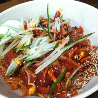 Spicy Chewy Noodles (Jjolmyun)