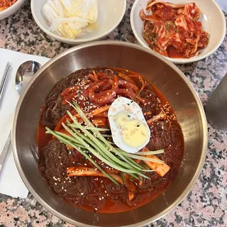 Mixed Spicy Arrowroot Noodle (Bibimnengmyun)