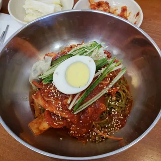 Spicy Mixed Noodles with Raw Skate (Hweh Bibimguksu)