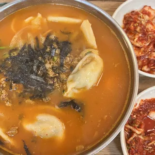 Spicy Rice Cake Dumpling Soup
