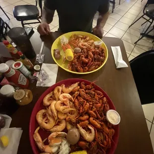 On each platter- 1 pound shrimp, 1 pound crawfish, each a cluster of crab (snow and Dungeness)