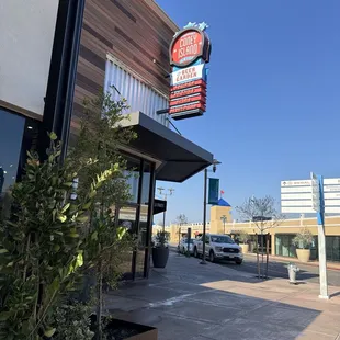 Lunch @MeNEdsPizzeria .