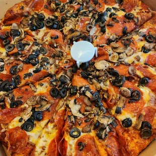 Pepperoni, olive, fresh mushroom pizza