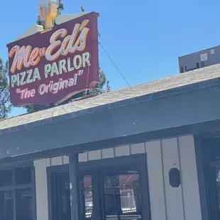 ows the front of the restaurant