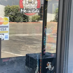 ows the entrance to the restaurant