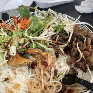 a plate of noodles with meat and vegetables