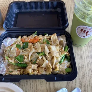 Pad see ew with Green milk tea