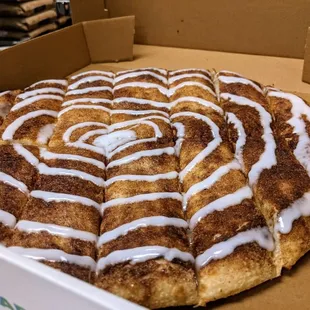 Hypnotizing cinnamon sticks