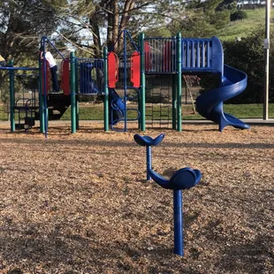 Great park for a small walk with your dog. A great place for soccer practice, baseball, whatever you like. No bathrooms though.